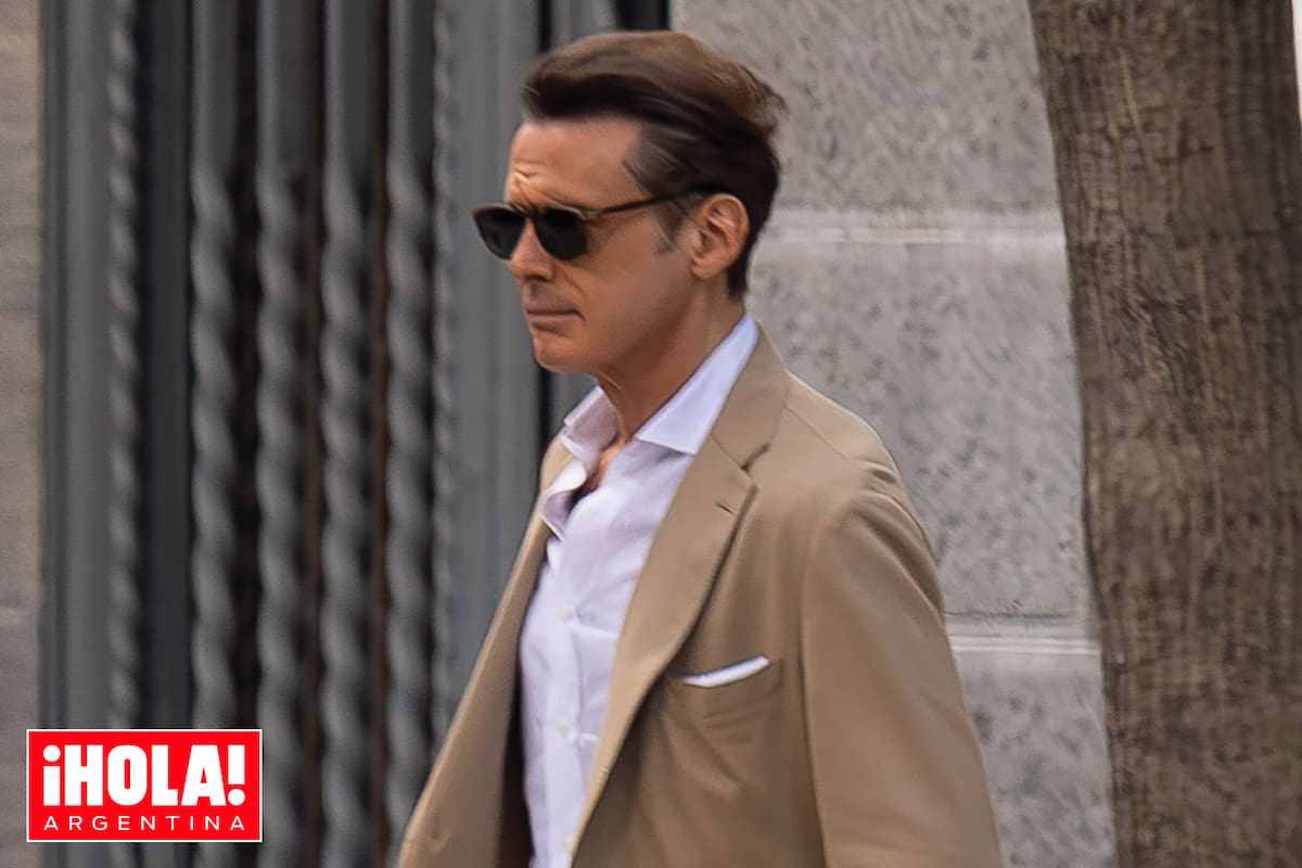 5 de julio. El cantante sale del centro capilar Bojanini Experts.