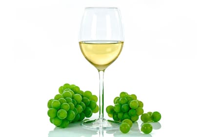 5 etiquetas que elevan la vara de los vinos blancos nacionales