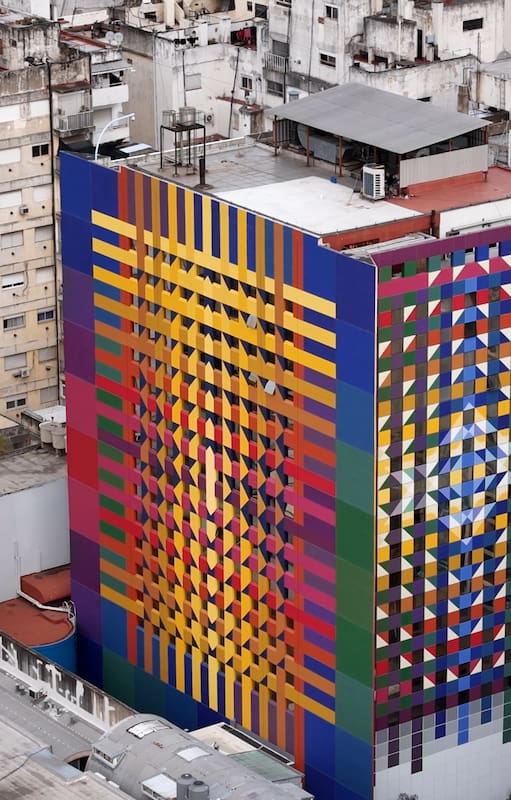 El enorme mural de David Petroni en Buenos Aires fue parte de la conmemoración del 130° aniversario de la AMIA, en 2024