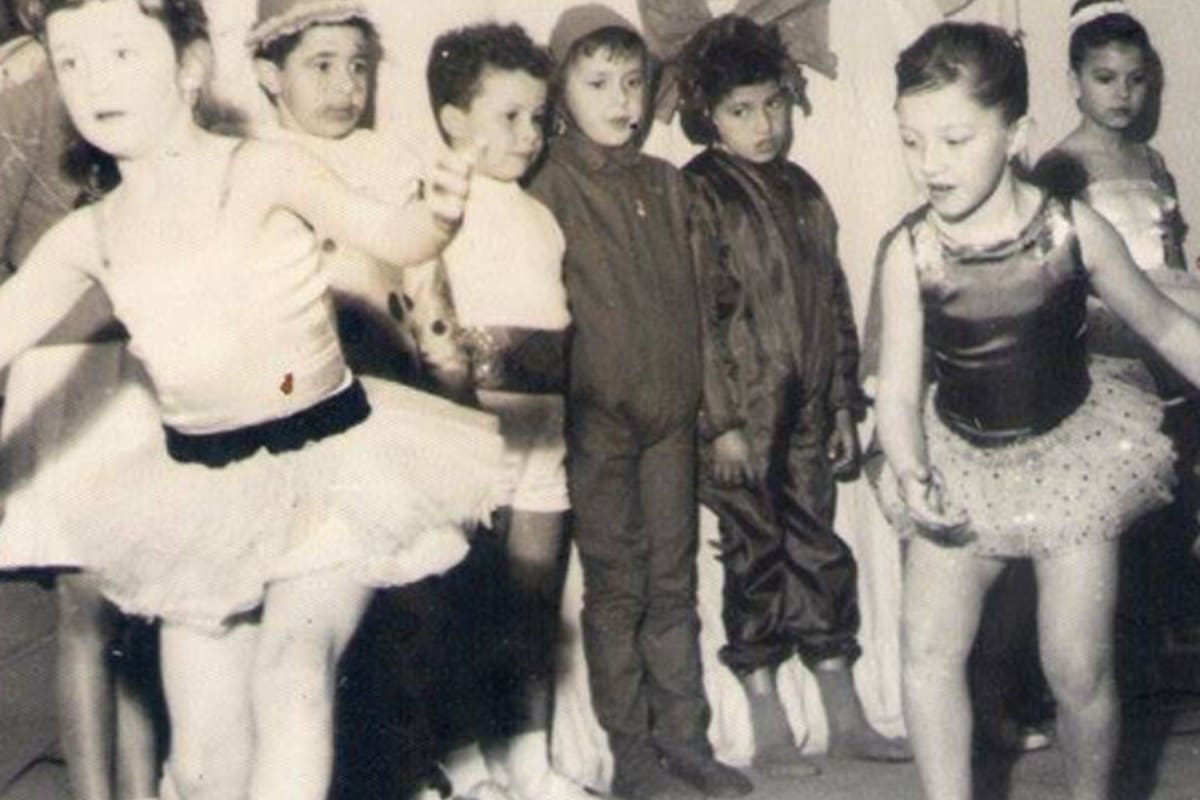 50 años después se animó a confesarle un secreto en el aniversario del colegio.