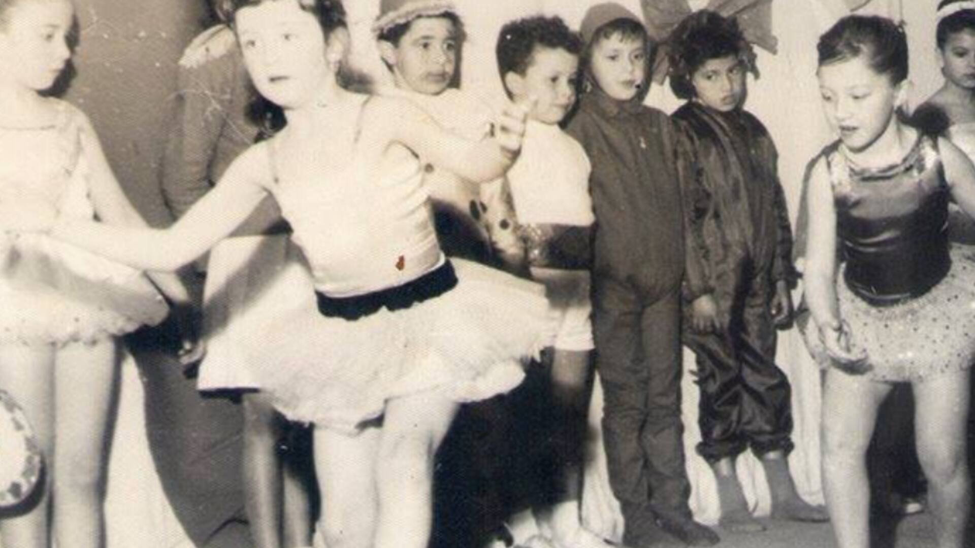 50 años después se animó a confesarle un secreto en el aniversario del colegio.