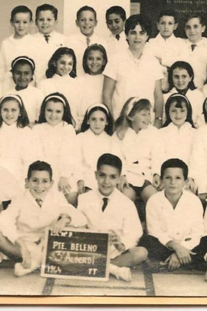 50 años después se animó a confesarle un secreto en el aniversario del colegio.