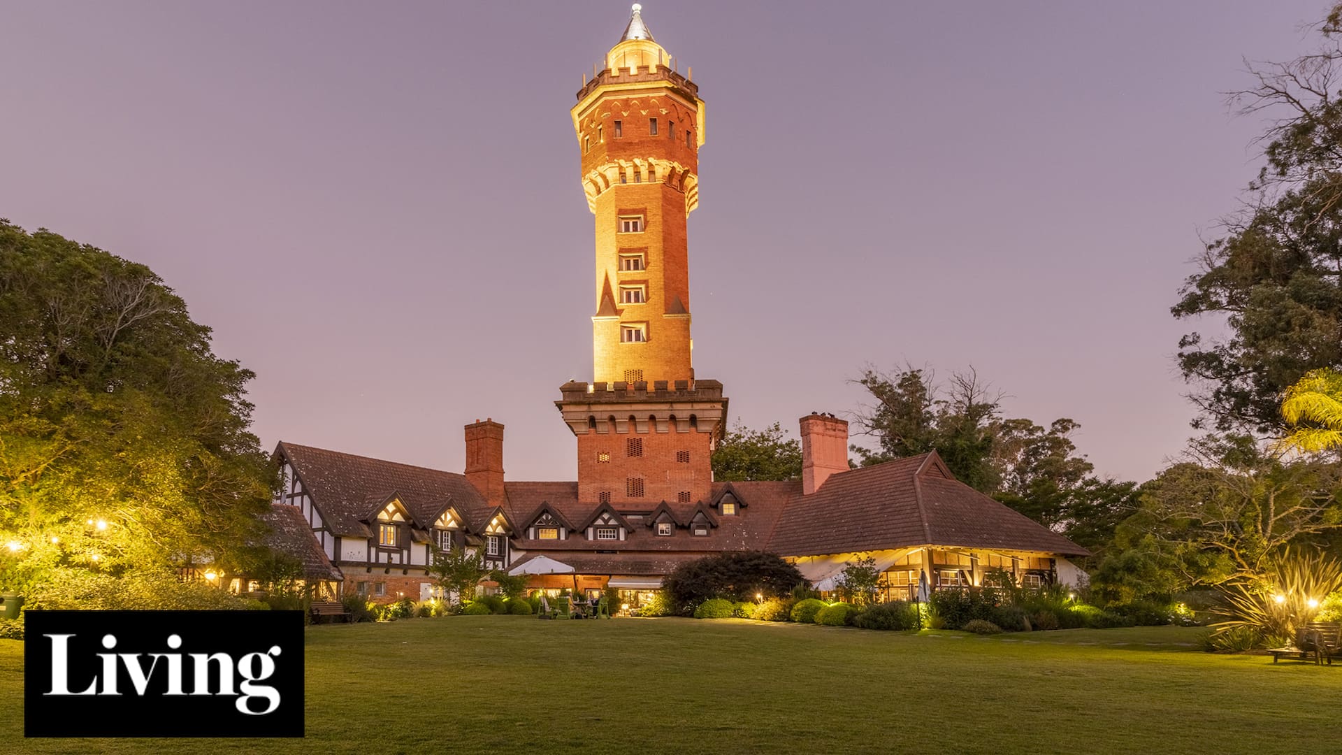 Te contamos la historia del hotel L’Auberge, ícono de Punta del Este mejor conocido como la “Torre de los waffles”