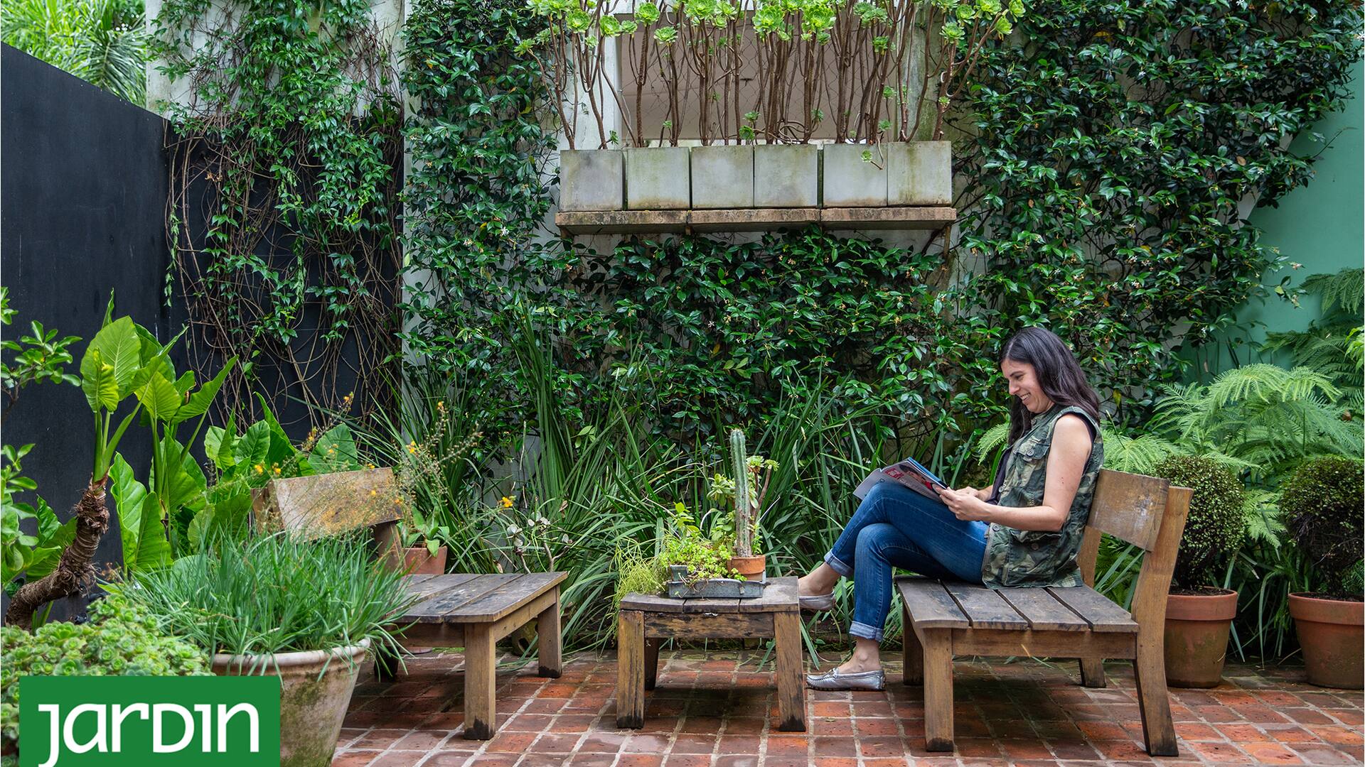 Trucos infalibles de paisajistas para decorar con plantas los espacios pequeños