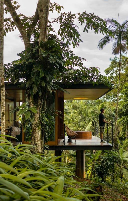 Como de cristal. Un emprendedor argentino en Ubatuba revela los secretos de diseño de esta alucinante cabaña de 45m2