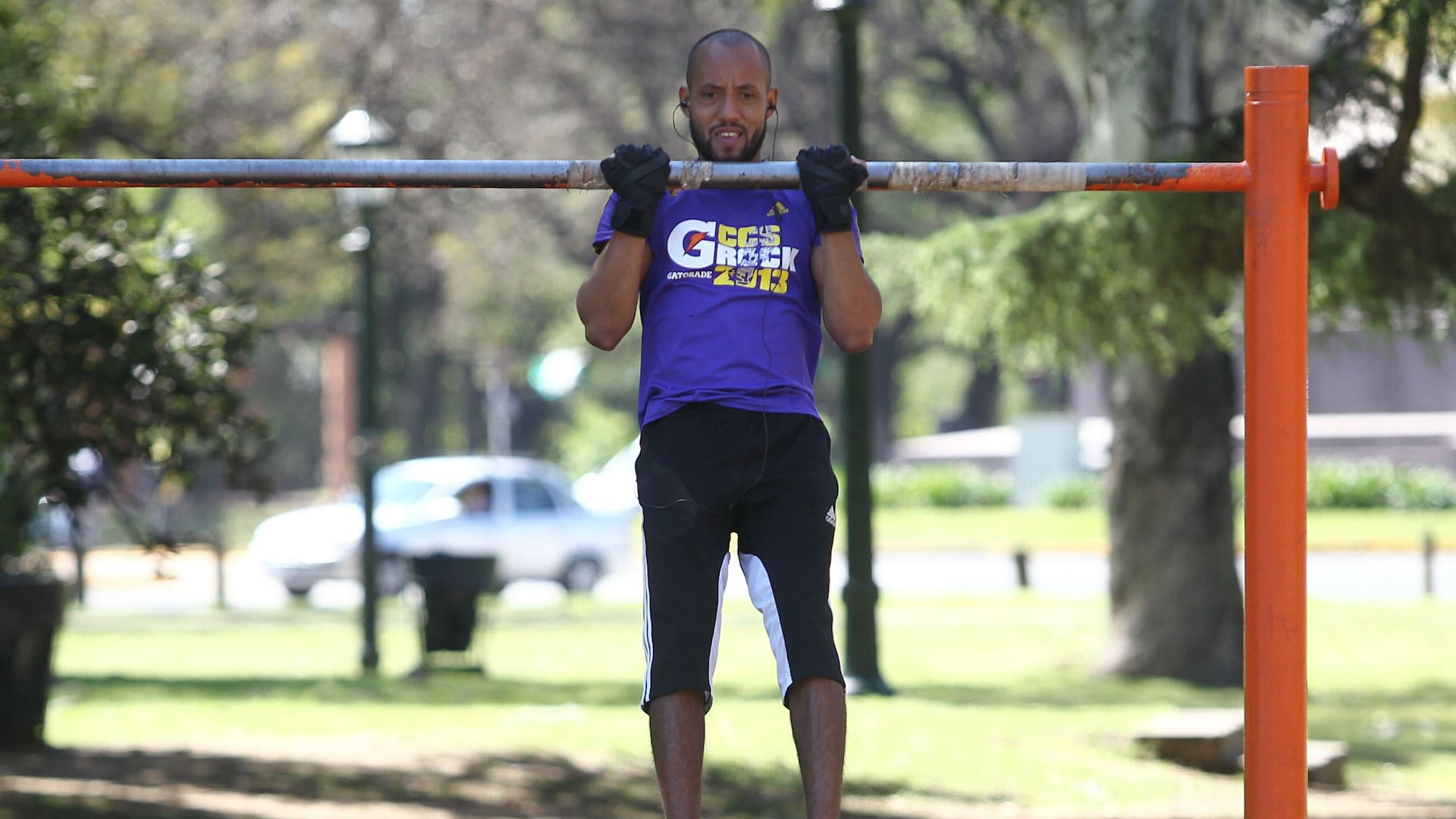 Entrenar en las postas aeróbicas, una tendencia que crece en las plazas porteñas