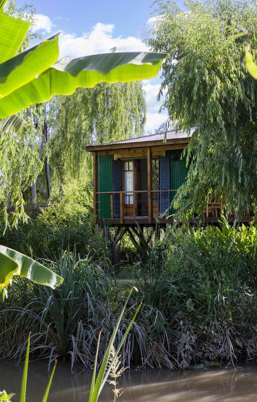 A una hora del Centro, conexión total con la naturaleza en un refugio que parece flotar sobre el Delta