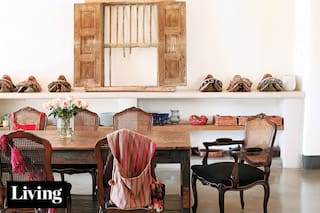 Muebles de obra, maderas dignamente gastadas y mucho color en una casa que mezcla el estilo campo con el tex-mex