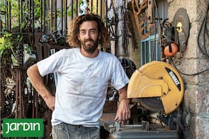 Quién es el artista que abrió su casa-taller en La Cumbre para armar un espacio cultural con bar y pizzería