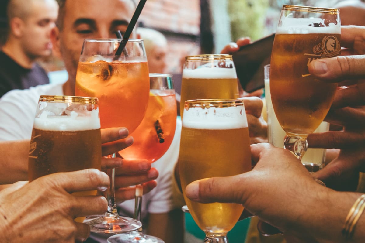 6 consejos para evitar la resaca después de la celebración de Año Nuevo