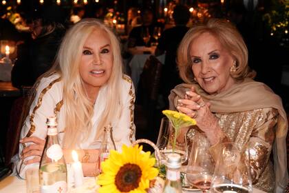 Las dos grandes divas de la televisión argentina, siempre juntas. Susana y Chiquita charlaron a solas después de la comida