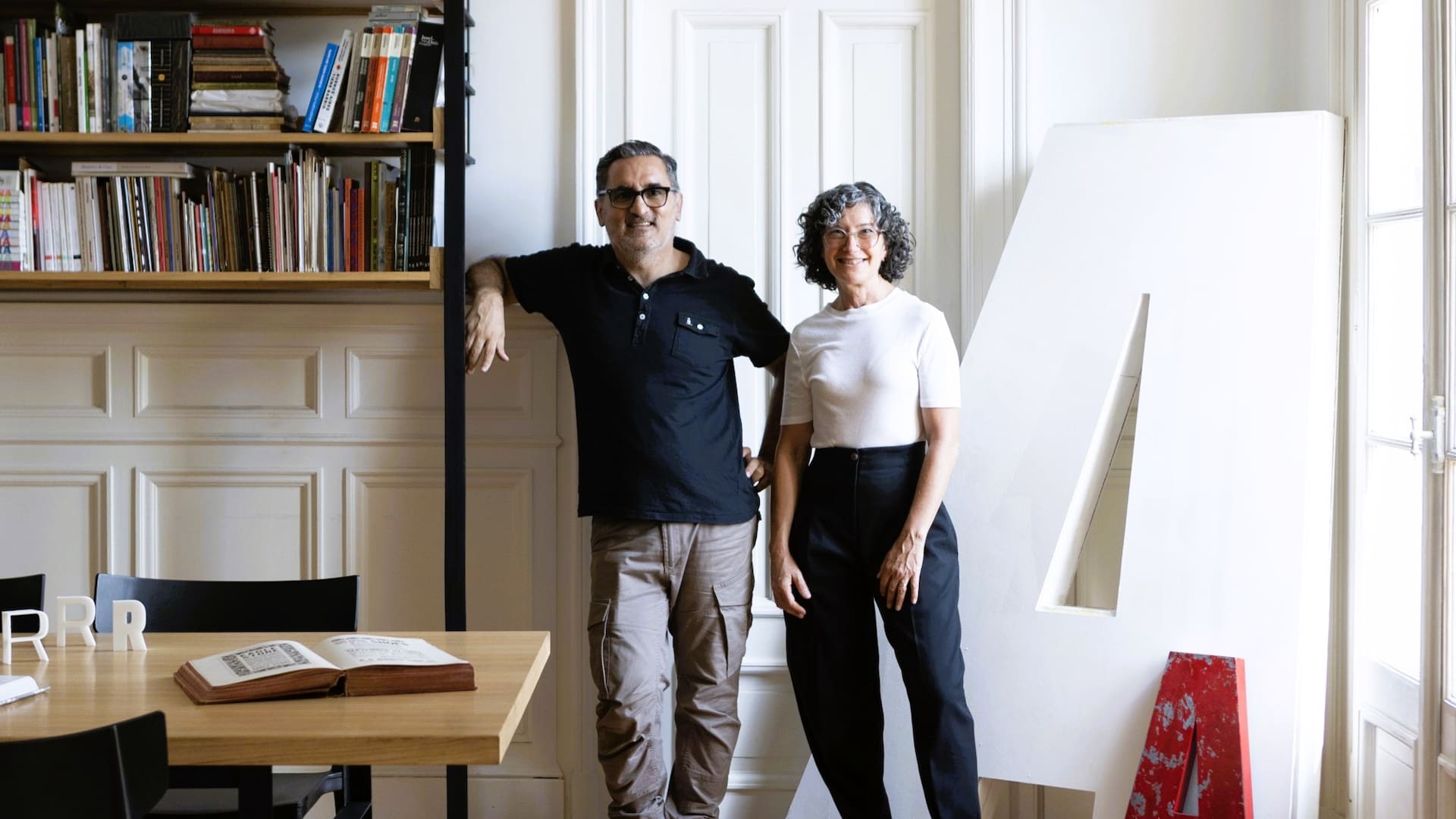 Reformando un departamento de 1900, dos diseñadores crearon un ámbito donde les resulta placentero vivir y trabajar