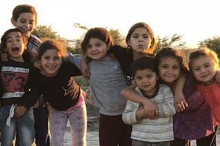 Sus hijos pasaban hambre, acudió a Cáritas y hoy alimenta en a 120 chicos