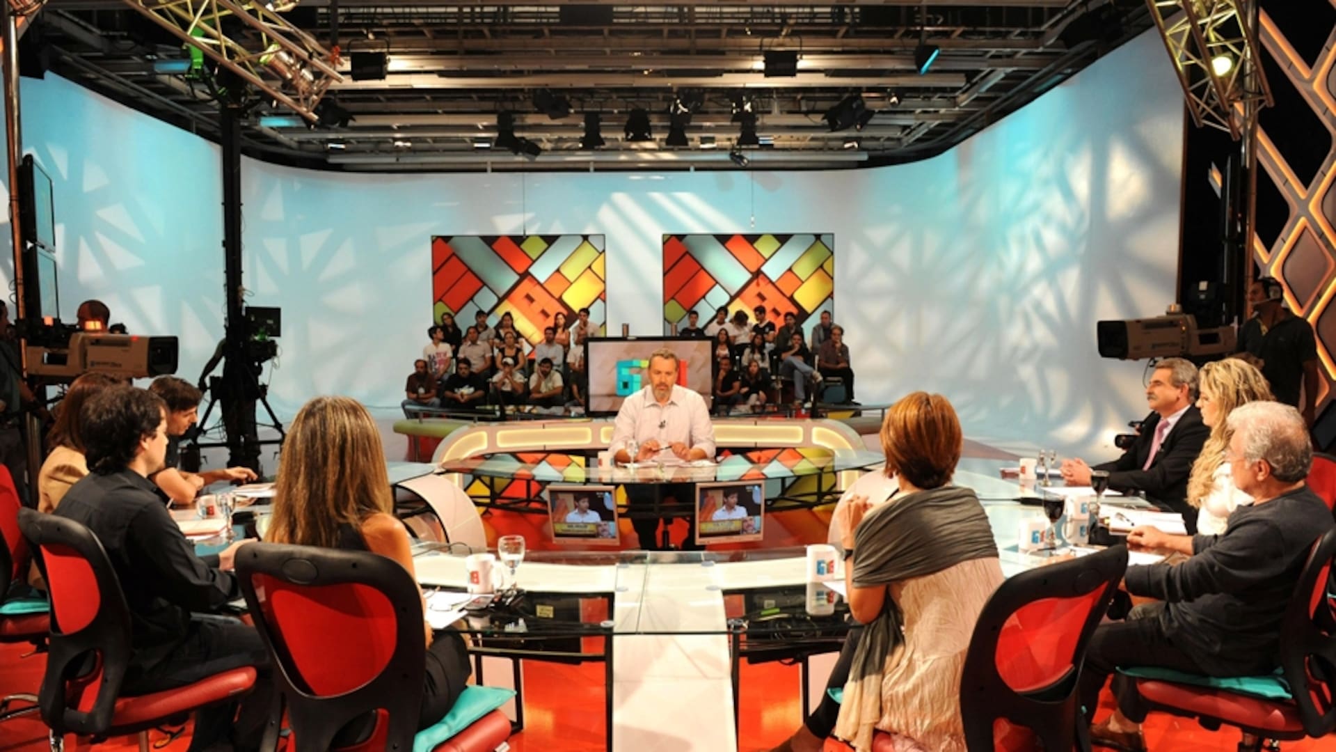 Formación original del programa 678, conducido por María Julia Oliván