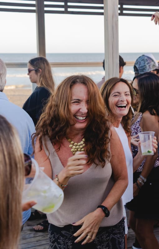 After Beach en Costa Esmeralda: música, sunset y beneficios exclusivos de Galicia Éminent