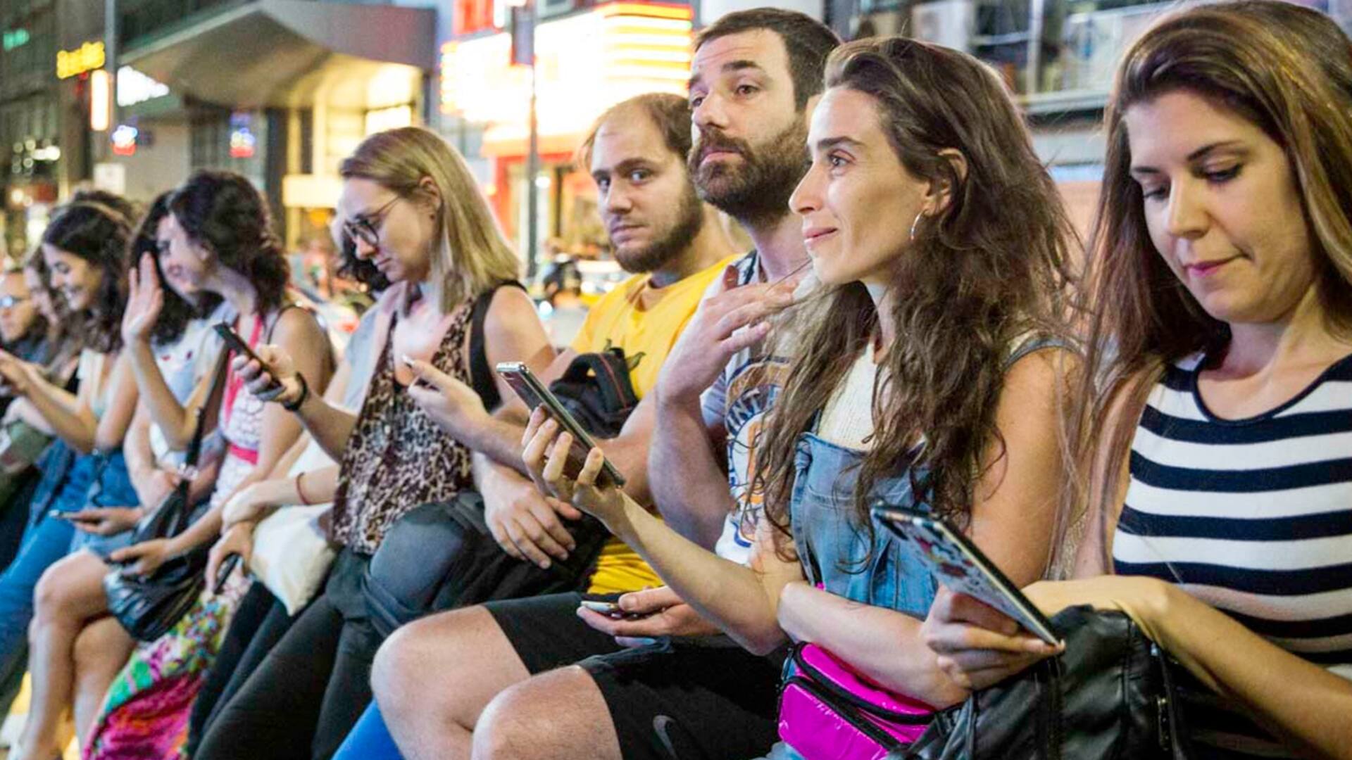 Clavemos el visto: ir al teatro con el celular prendido