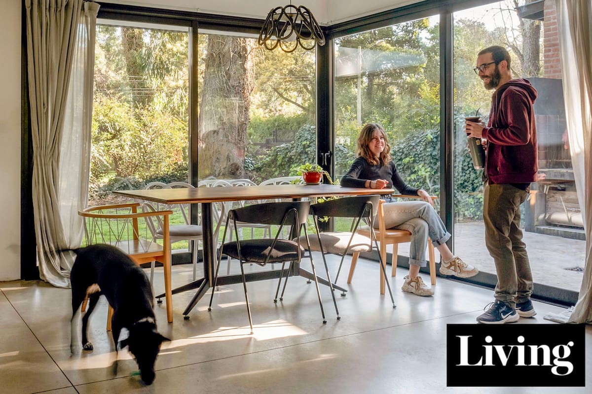 Cálida y transparente: así es la casa en medio del bosque de dos destacados diseñadores marplatenses