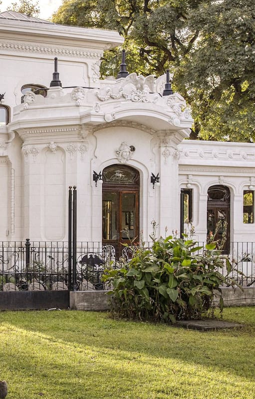 Cómo es el restaurante que funciona en la histórica confitería Pabellón El Águila del Ecoparque