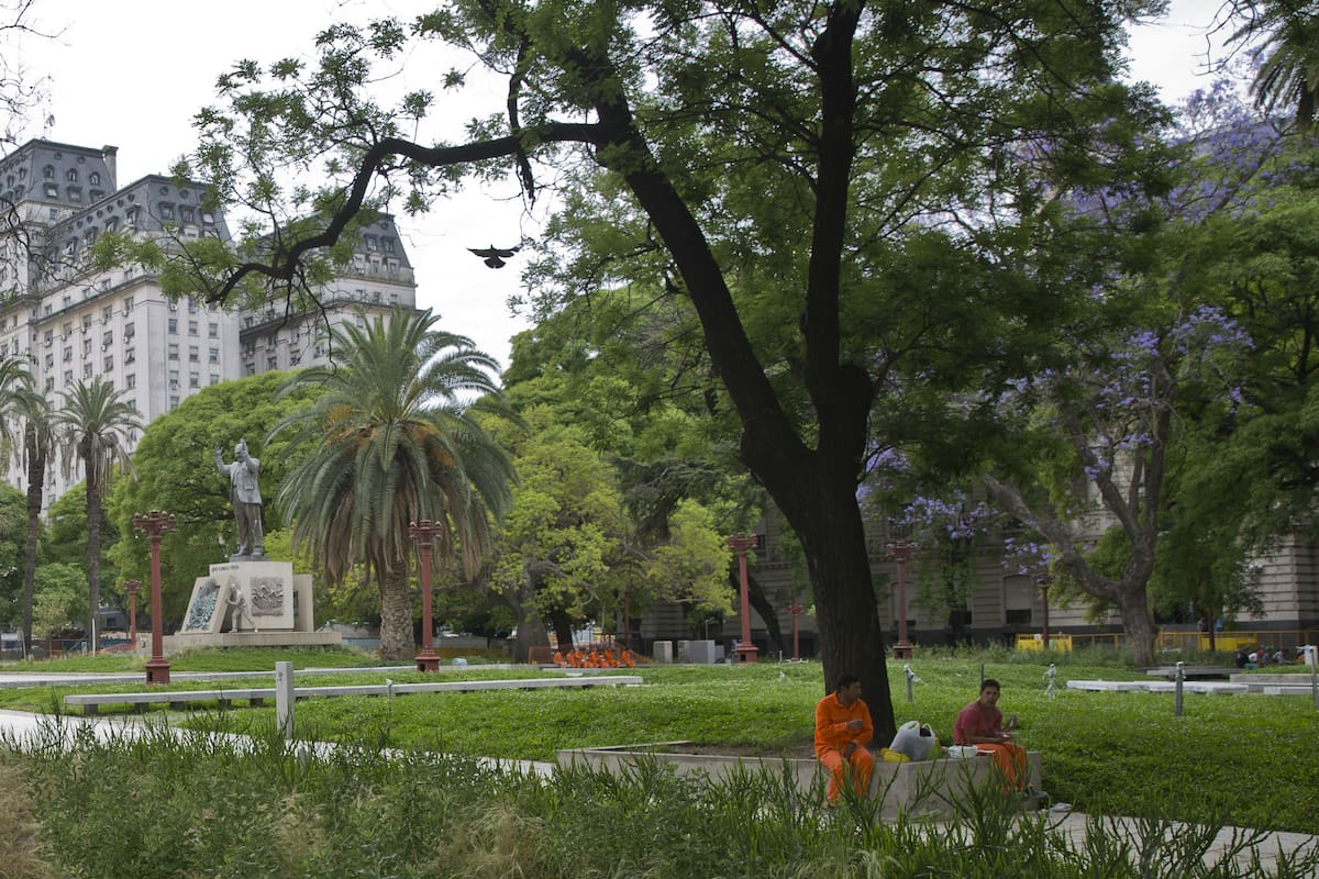 Parque del Bajo: de estacionamientos para autos y colectivos a paseo para peatones