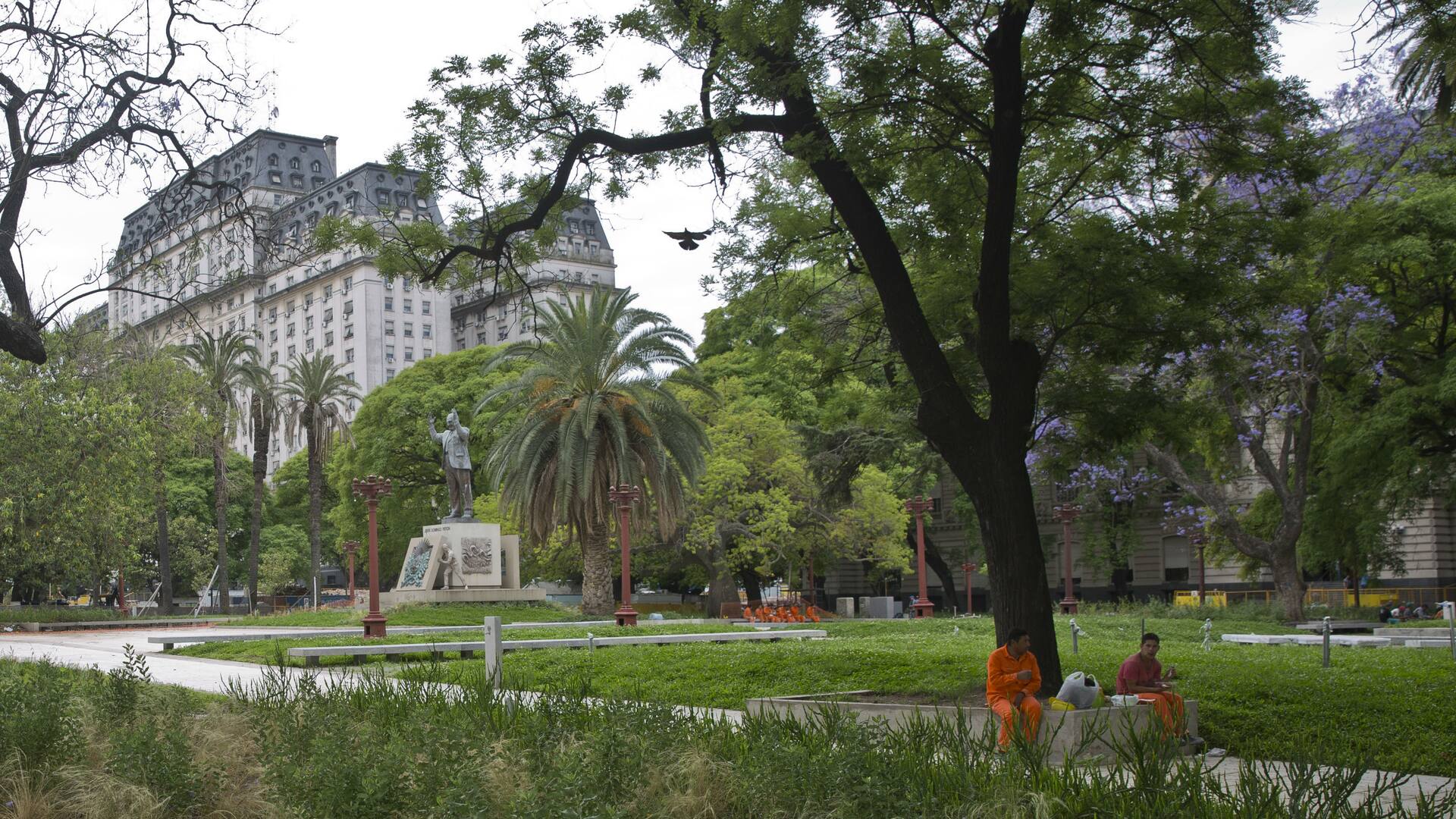 Parque del Bajo: de estacionamientos para autos y colectivos a paseo para peatones