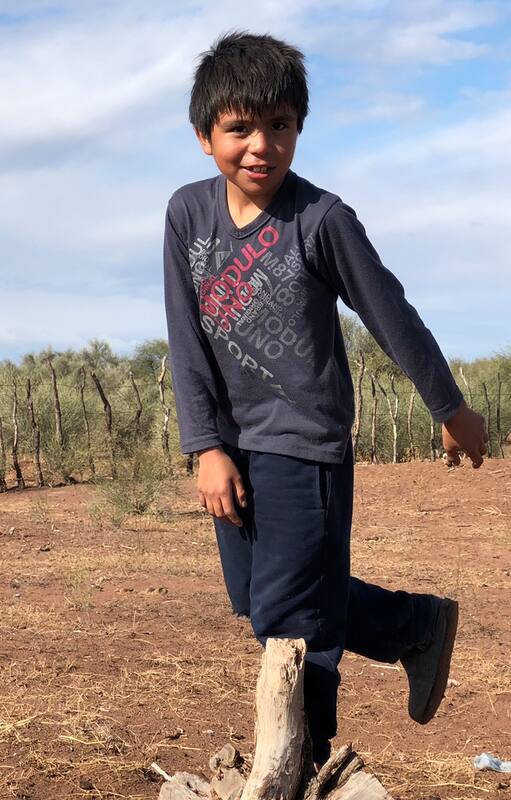 Bruno recorre a caballo 30 km para ir al colegio