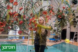 Nicola Costantino despliega un revolucionario jardín de flores patas para arriba