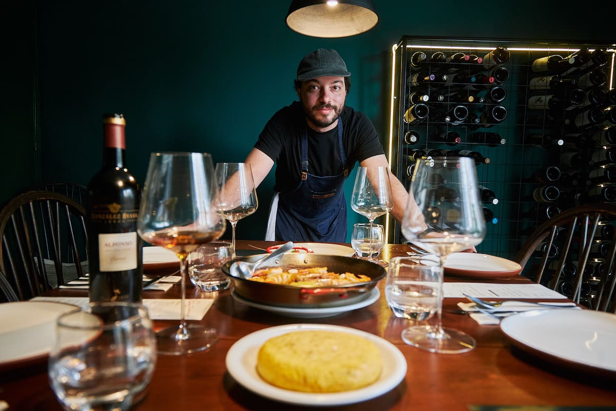 Dejó el mundo corporativo y abrió un restaurante de cuatro mesas en su casa