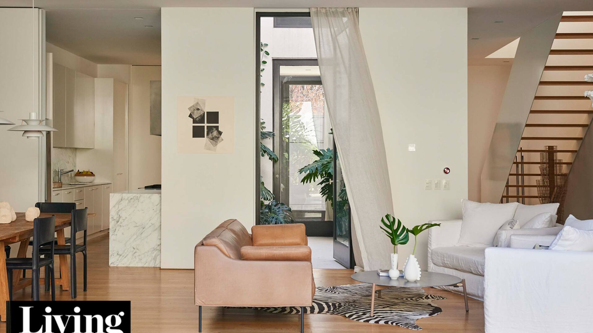 En Bajo Belgrano: una casa con luz natural y vistas al cielo en cada uno de sus ambientes