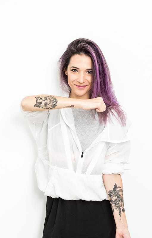 Ella dejó la arquitectura y se transformó en tatuadora