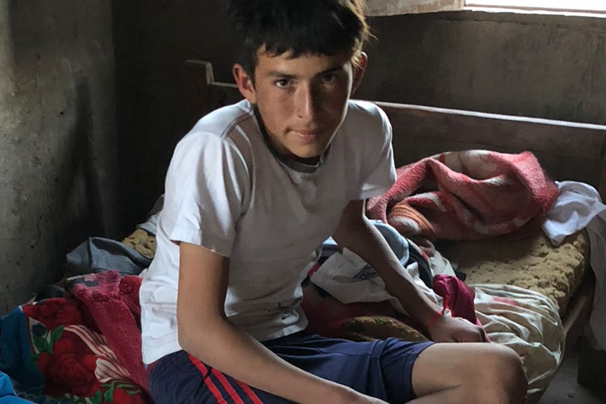 En el monte santiagueño: tiene 14 años, es hachero y su deseo es tener una cama para él solo
