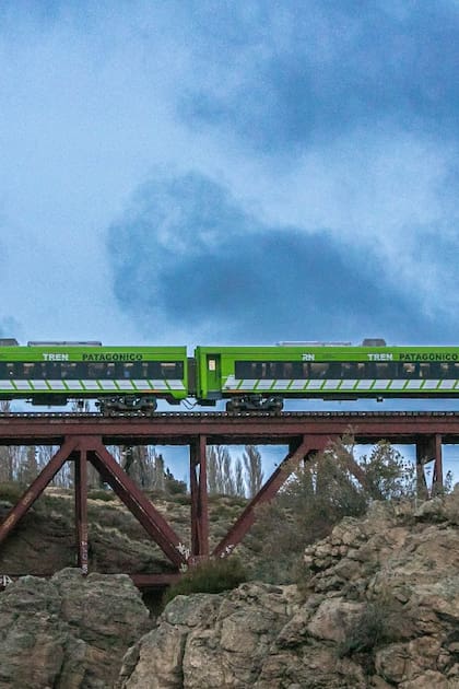El nuevo servicio ferroviario de dos vagones que permite disfrutar de la majestuosidad de la Patagonia