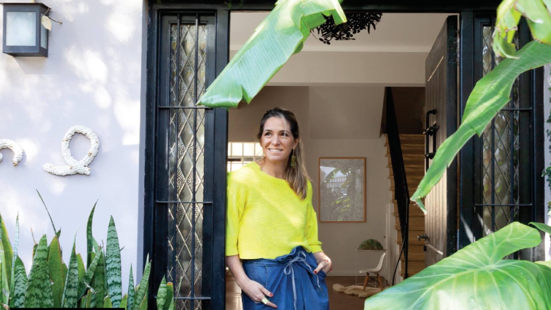 La ceramista Cecilia Nigro renovó su casa de 1942 y le agregó un divino taller de vidrio repartido