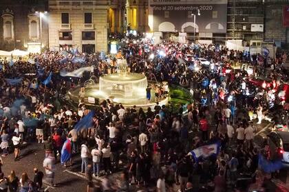 Los fanáticos de Napoli se reunieron en el centro de la ciudad a celebrar el título