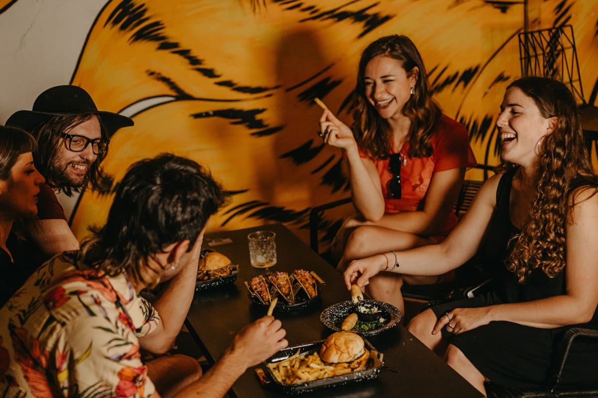 7 lugares para comer rico y salir a bailar en Buenos Aires.