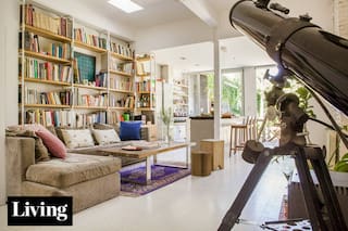 De una casita antigua y oscura, lograron una con espacios soleados y nueva planta revestida en madera