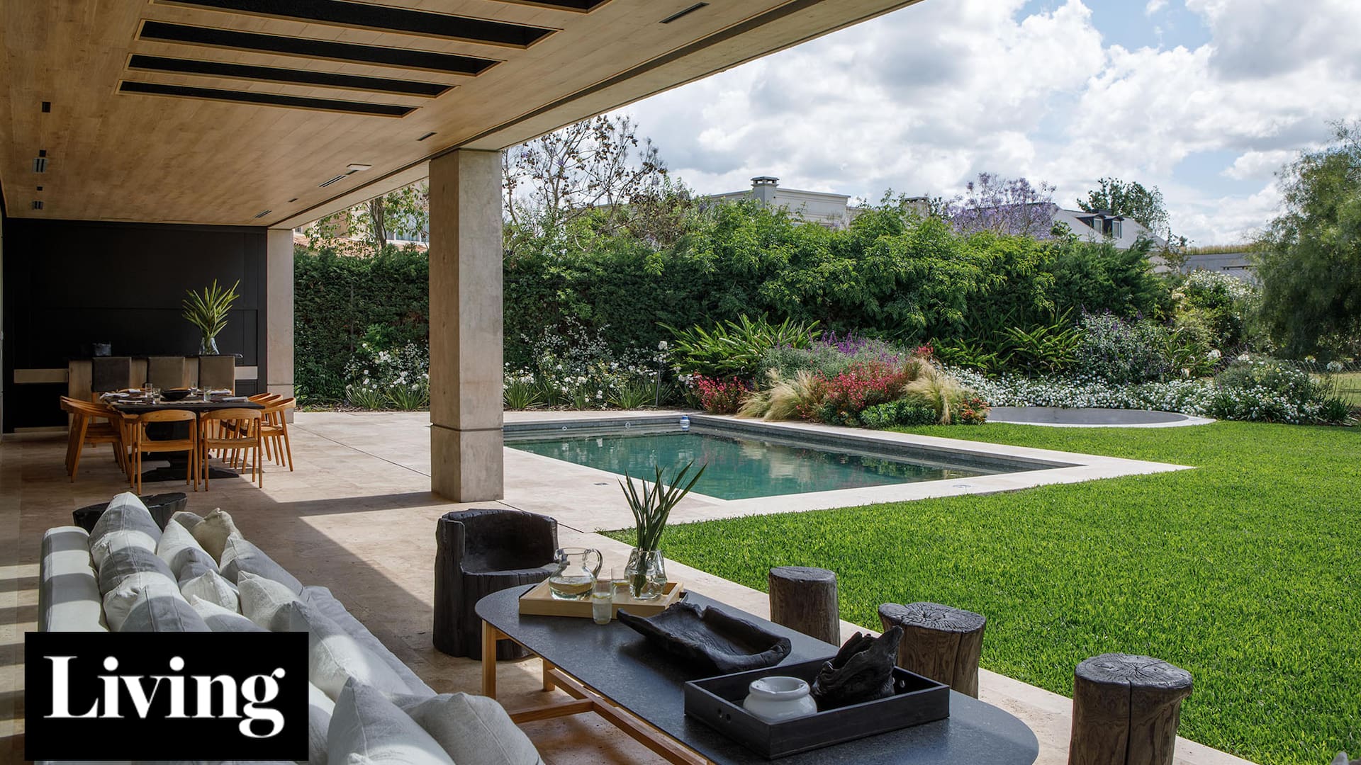 Una casa espectacular con interiorismo a medida, galería soñada y genial paisajismo.