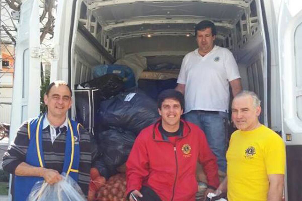 ¿Trabajo y solidaridad?: con sus fletes ayuda a los más necesitados del país