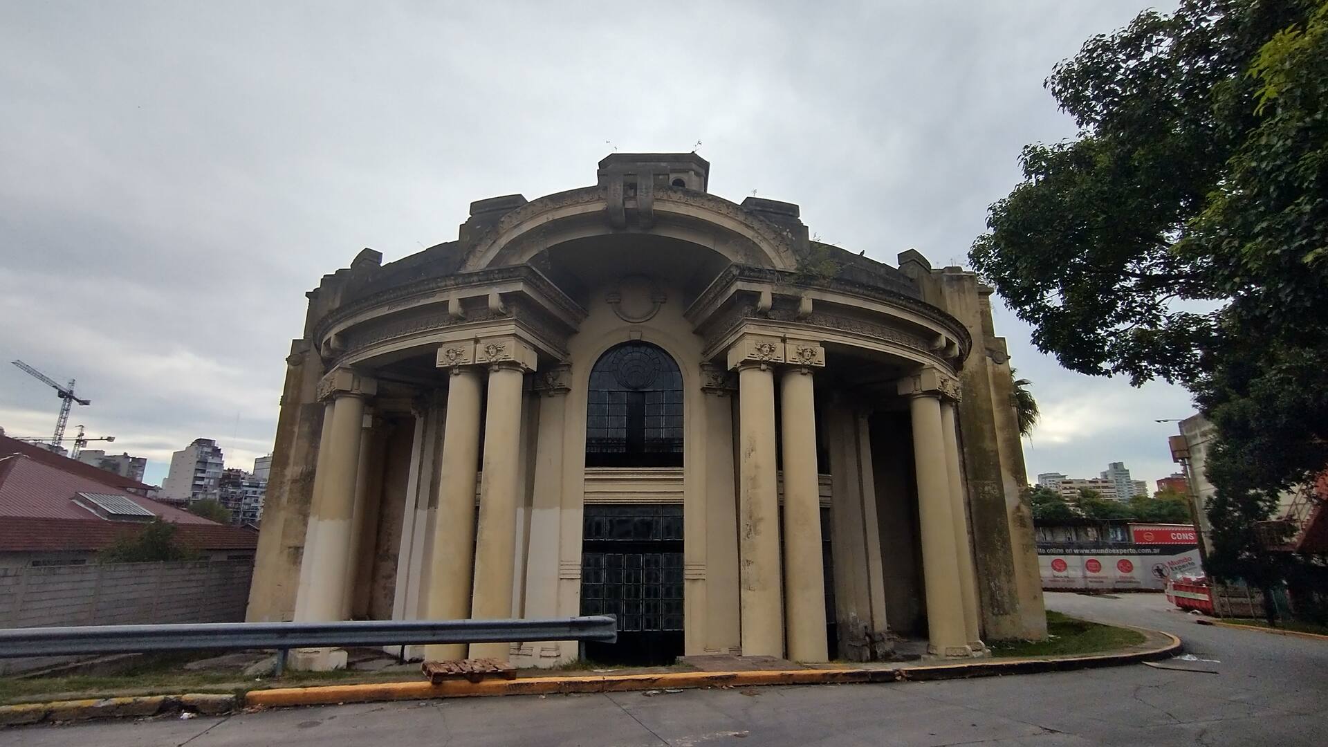 Pabellón del Centenario, un edificio histórico que está en el predio de Easy y Jumbo de avenida Bullrich