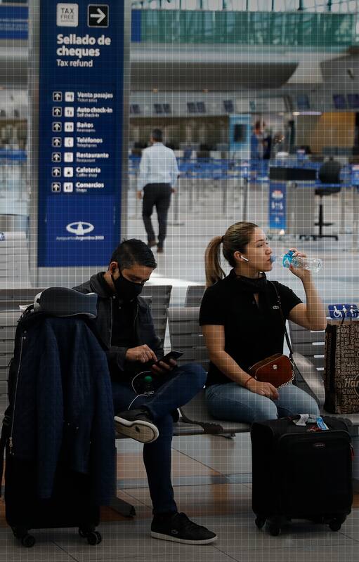 La nueva Ezeiza. Chequeos de temperatura y comida embolsada, así es volar hoy