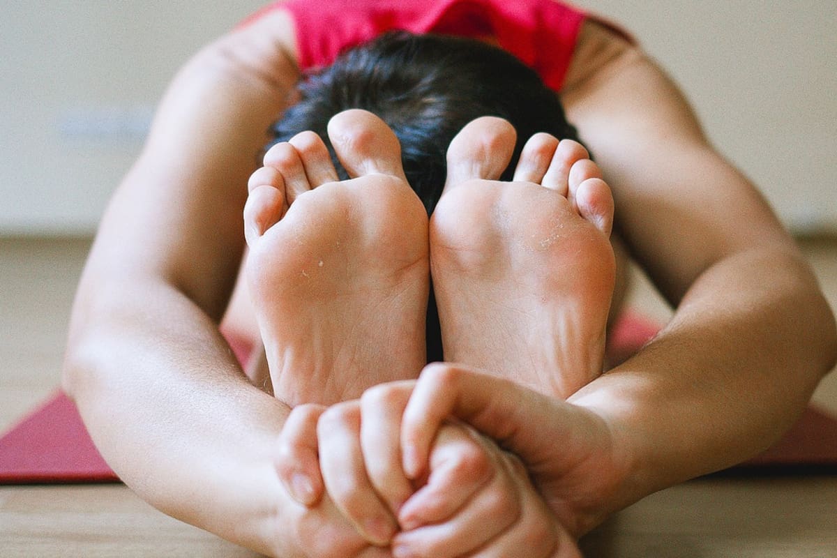 Cuarentena. 5 posturas de yoga que conviene hacer para renovar la energía