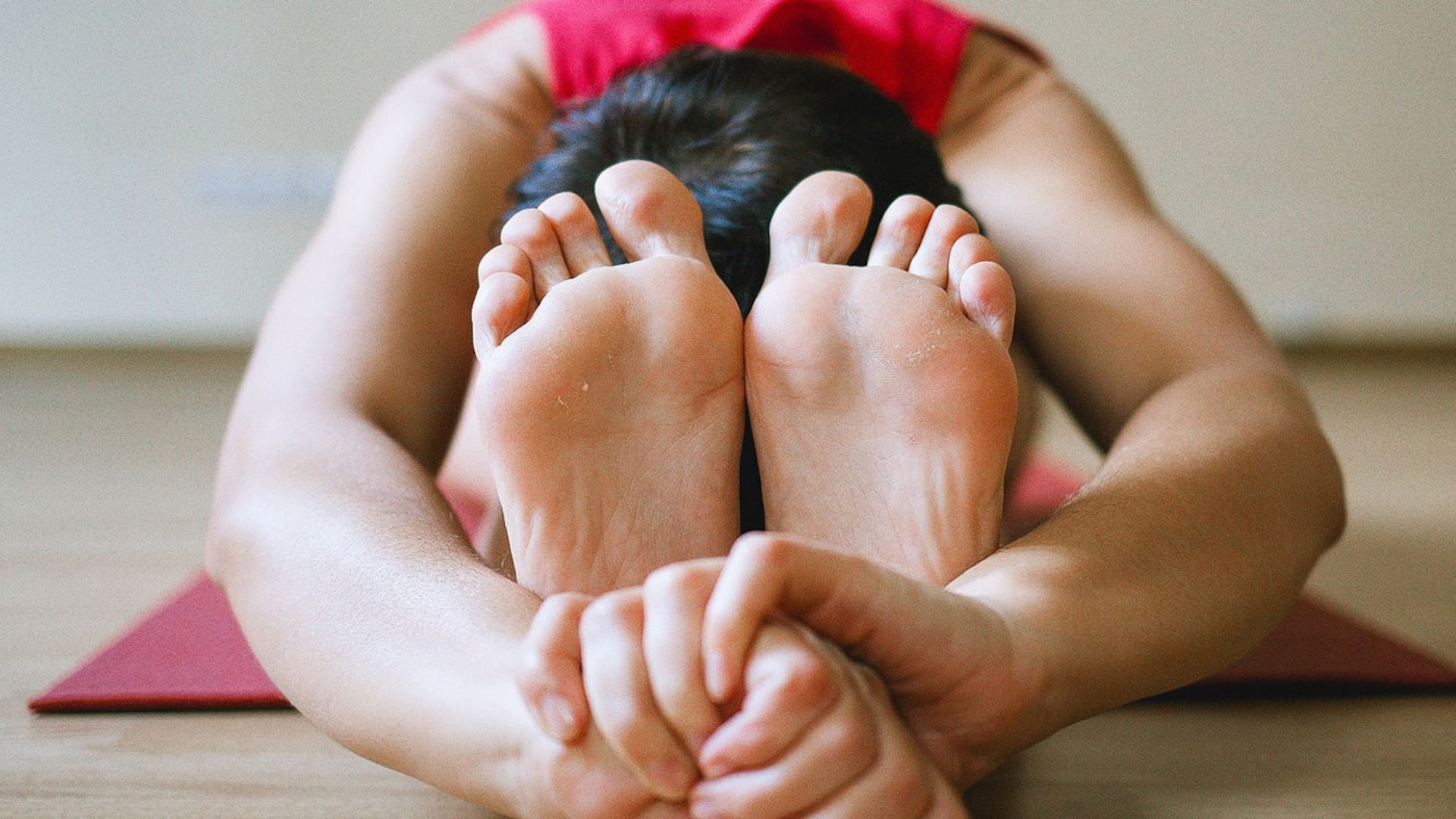 Cuarentena. 5 posturas de yoga que conviene hacer para renovar la energía