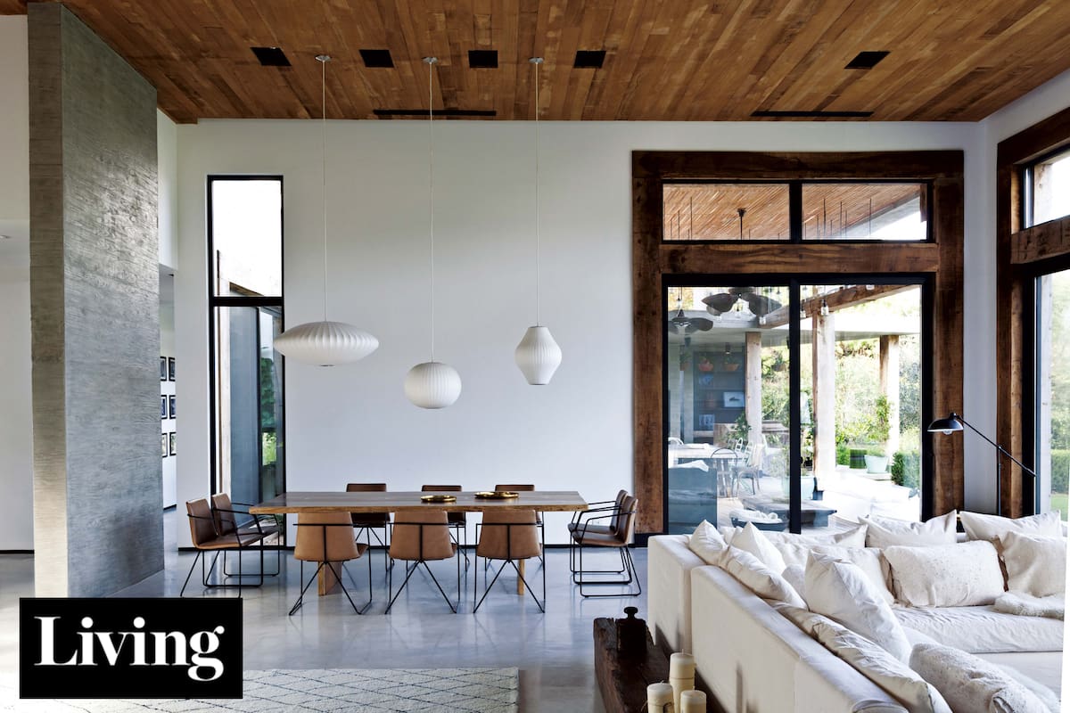 Hormigón y madera se unen en un fabuloso diseño de interiores y una completísima galería