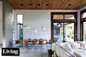 Hormigón y madera se unen en un fabuloso diseño de interiores y una completísima galería