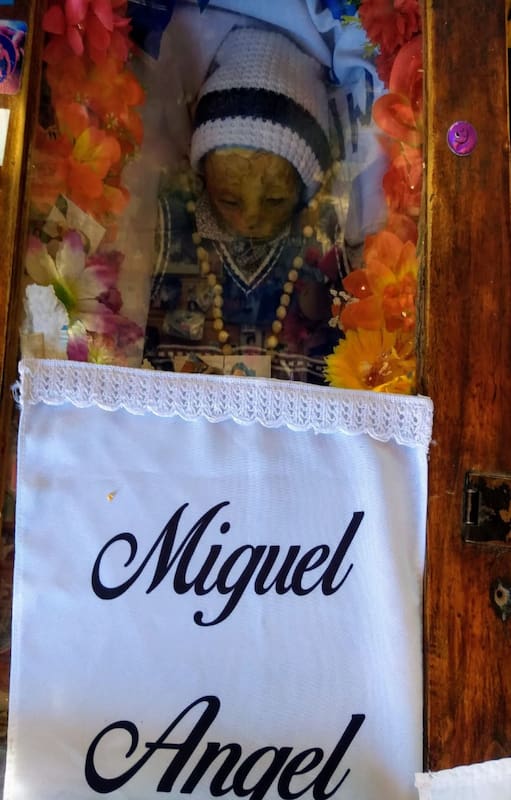 Miguelito Gaitán: un bebe muerto, milagros y devoción en La Rioja