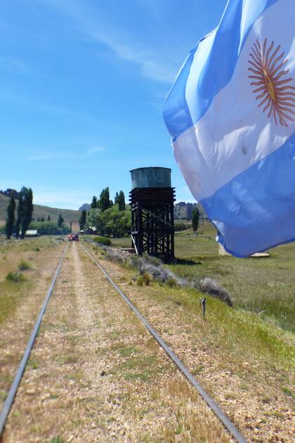 Una travesía por la estepa patagónica, entre pueblos fantasmas y estaciones de tren olvidadas