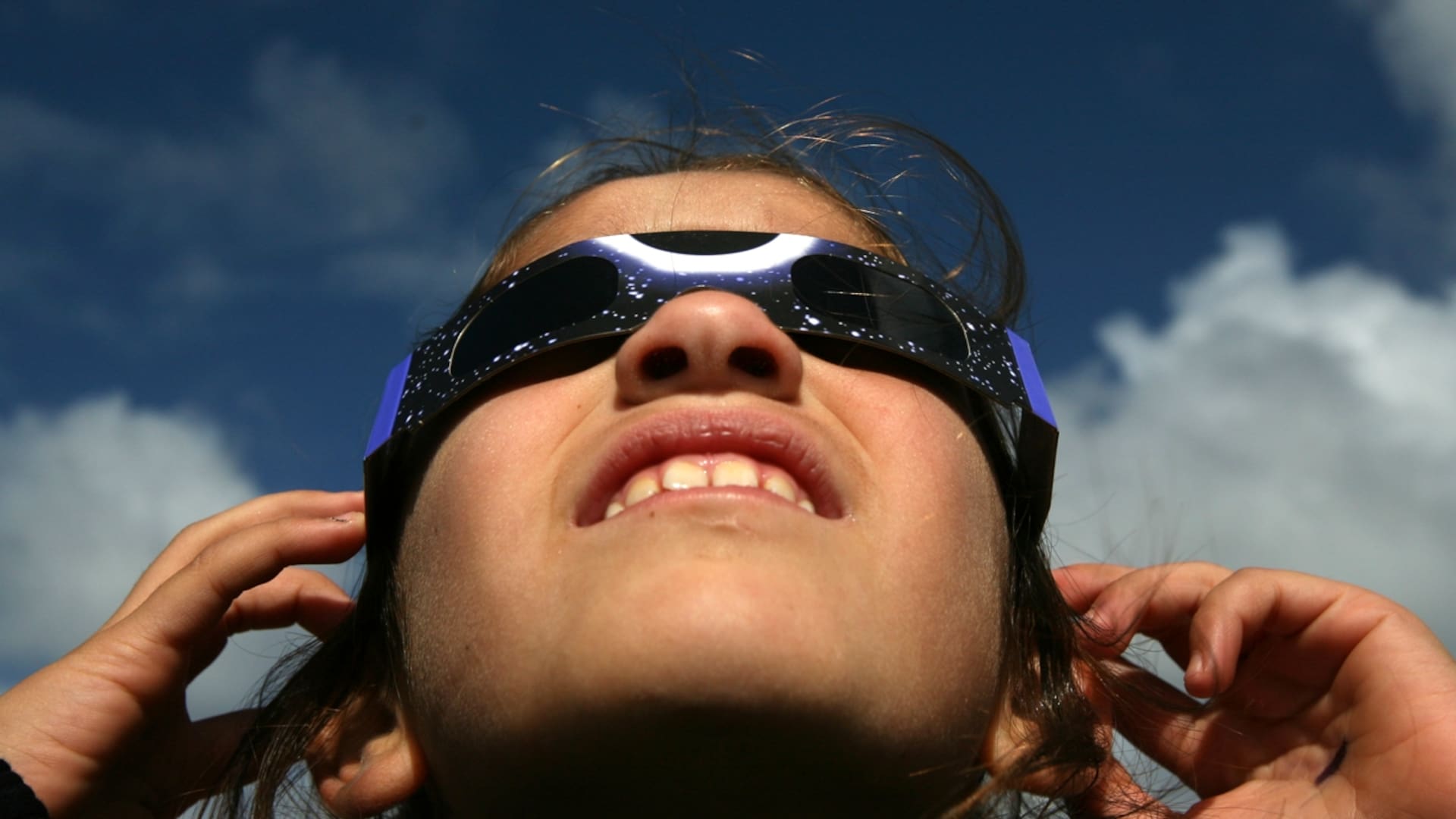 Esperando el eclipse: cómo viajar a las provincias donde se verá mejor