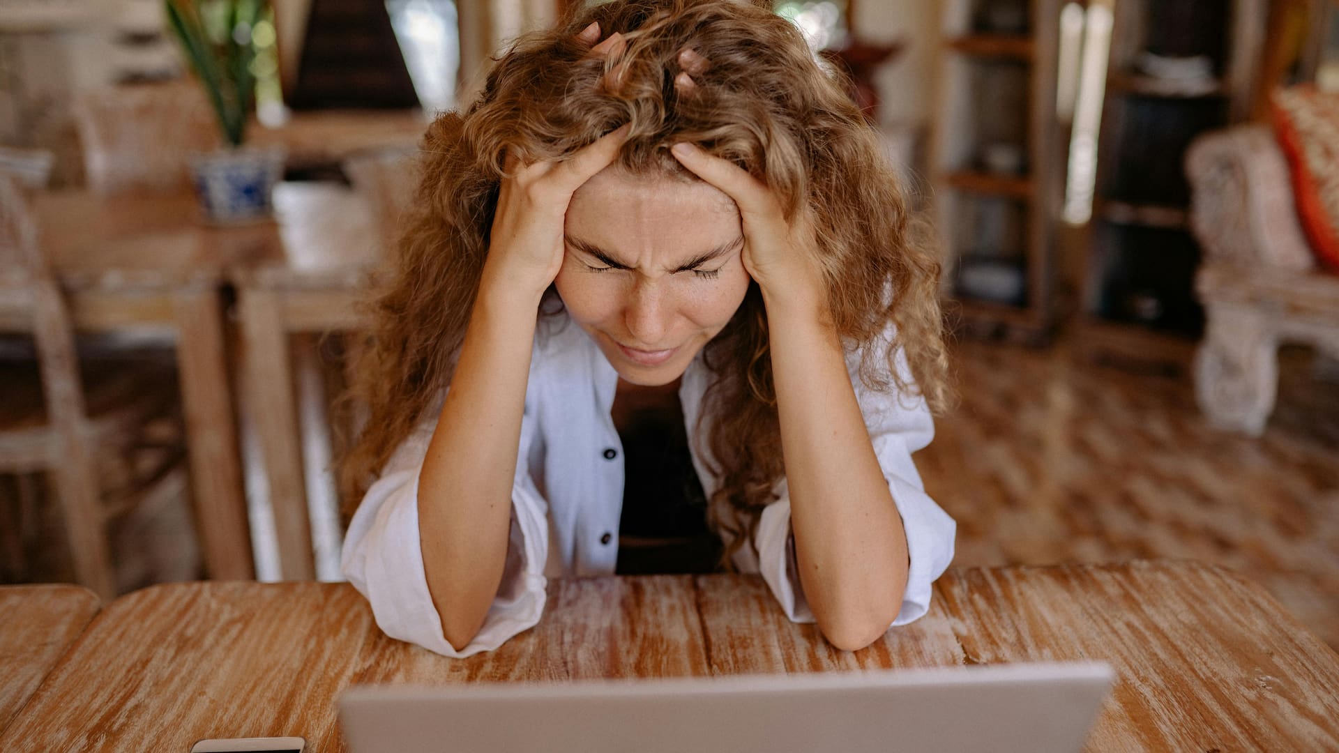 Cómo sobrevivir a diciembre: claves para enfrentar el desequilibrio emocional de fin de año