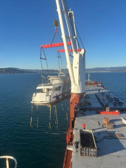 8 de febrero de 2026. La empresa Cardem, especializada en desmantelamiento y deconstrucción naval, retira el Sea Lady II del puerto de Saint Tropez