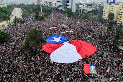 Las manifestaciones del año pasado promovieron el llamado a un cambio en la Constitución de la era de Pinochet, un tema que dividió al gabinete de Piñera