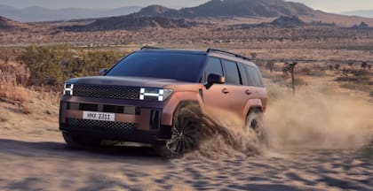 82 periodistas mujeres de todo el mundo eligieron al Santa Fe como el auto del año (2025)